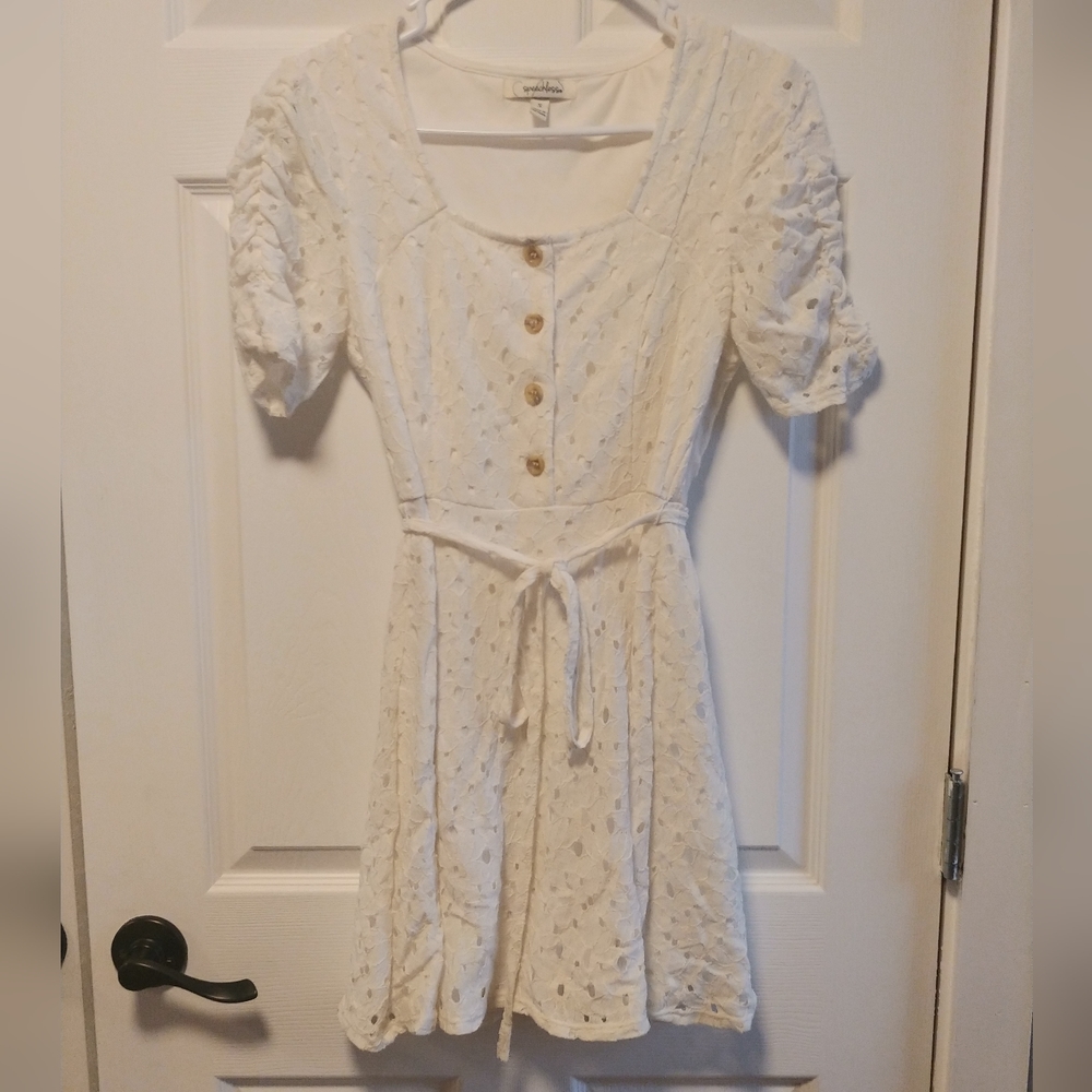 White Short Sleeve Tie Waist Dress With Button Detail Size Small